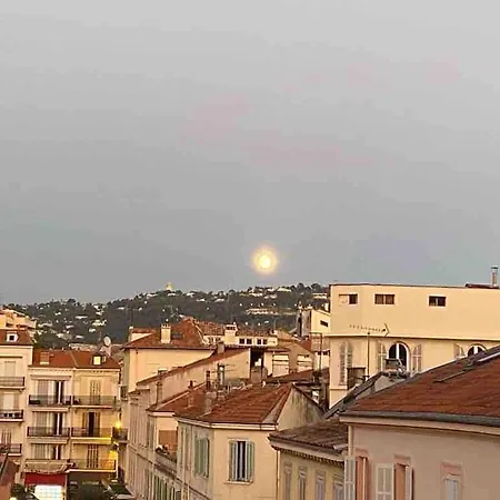 Palais Festivals 500 Meters Marche Forvile Ac
